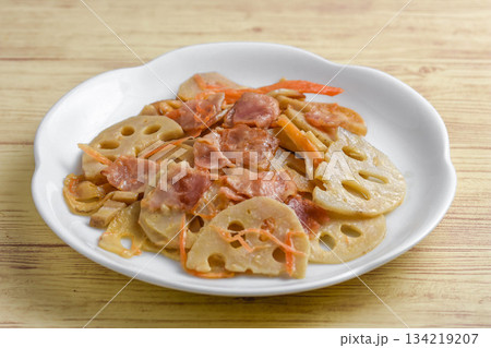 レンコンとベーコンのマスタード炒め 134219207