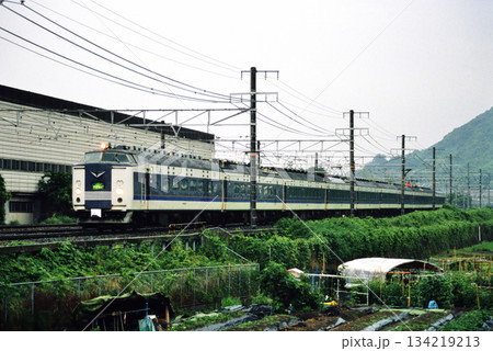2007年　東海道本線を走る583系急行きたぐに10両 134219213