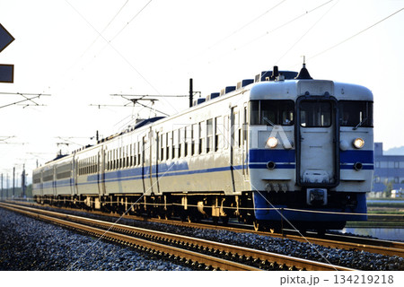 2007年 旧北陸本線を走る475系普通電車6両 2007年 旧北陸本線を走る475系普通電車6両 134219218
