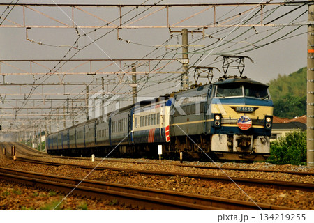 2007年　東海道本線を走るEF6653ブルートレインなは・あかつき 134219255