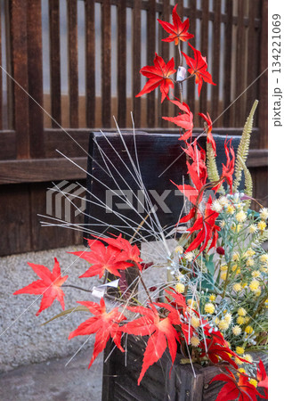 「岡山県」（12月）【紅葉】　紅葉で赤く染まる公園　紅葉狩り 134221069