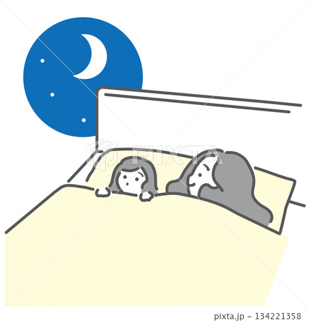 女児を寝かしつねる女性 女児を寝かしつねる女性 134221358