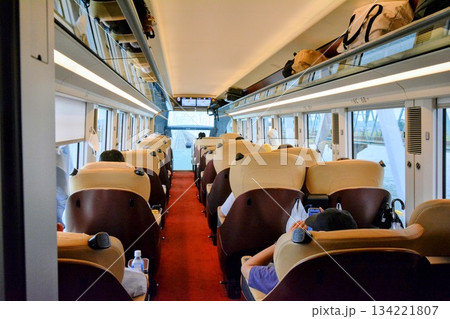 近鉄特急ひのとり　プレミアム車両の車内 134221807