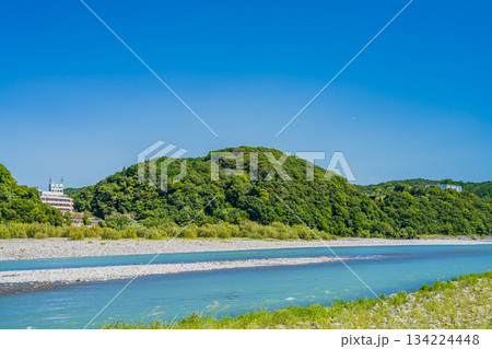 浜松市の天竜川の風景(静岡県) 134224448