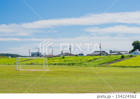 浜松市の天竜川河川敷の風景(静岡県) 134224562