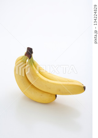 バナナ、白バック、フルーツ、果物 134224829