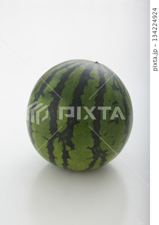 すいか、スイカ、果物、白バック、西瓜 134224924