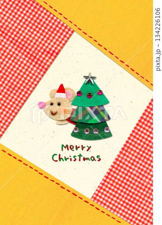 ネズミとツリーのカラフルかわいいアップリケクリスマスカード 134226106