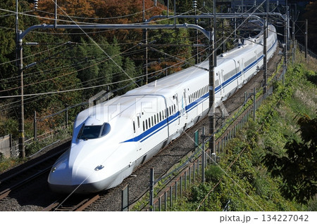 関ケ原付近を走る東海道新幹線N700A 134227042