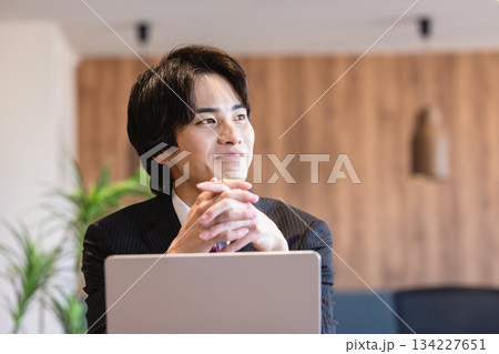 ビジネスマン ビジネスマン 134227651