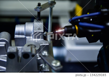 Spindle cutting tool Rotary 5-axis CNC milling machine during deburring of engine parts, heavy industry plan Spindle cutting tool Rotary 5-axis CNC milling machine during deburring of engine parts, heavy industry plan 134229165