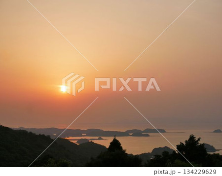 千巌山の美しい夕焼け　（熊本県上天草市） 134229629