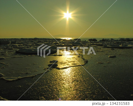 流氷と日の出 0702 05 134231583