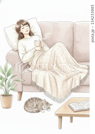 ソファでリラックスする女性 ソファでリラックスする女性 134233985