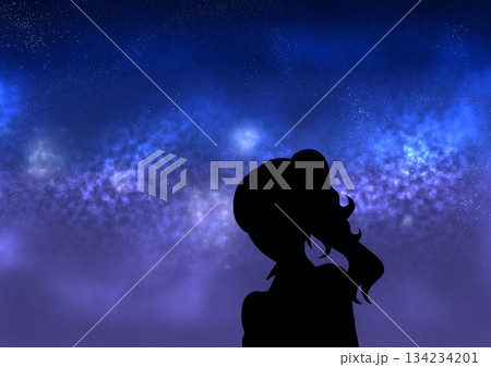 天の川を見る女性 天の川を見る女性 134234201