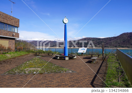 忠別ダム管理支所付近から見る忠別ダム（春） 134234866