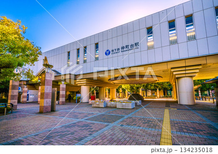 日本の横浜都市景観 横浜市営地下鉄 仲町台駅などを望む 134235018