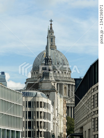セントポール大聖堂　塔とドーム 134236971