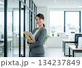 ビジネスウーマン ビジネスウーマン 134237849