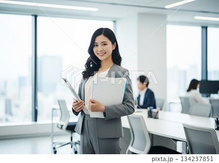 ビジネスウーマン ビジネスウーマン 134237851