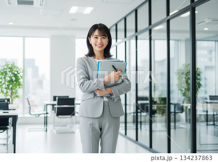 ビジネスウーマン ビジネスウーマン 134237863