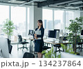 ビジネスウーマン ビジネスウーマン 134237864