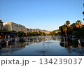 ニース・プロムナードデュパイヨンの水鏡と噴水・夕暮れの公園風景 134239037