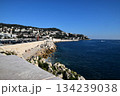 南仏ニースの美しい海岸線・地中海の青い海とプロムナードの風景 134239038