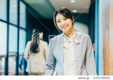 オフィス　ビジネスウーマン 134239092