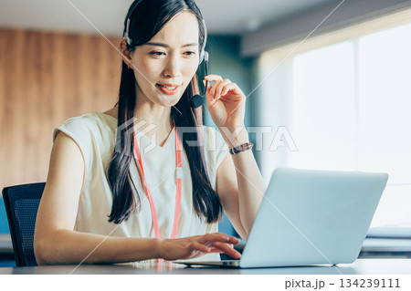 女性オペレーター コールセンター 女性オペレーター コールセンター 134239111