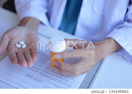 Doctor or General practitioner explain to patient how to use prescribed medicine correctly Doctor or General practitioner explain to patient how to use prescribed medicine correctly 134240661