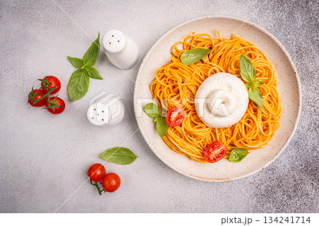 Pasta spaghetti with burrata and tomatoes Pasta spaghetti with burrata and tomatoes 134241714