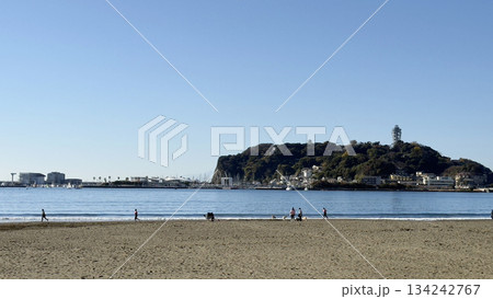 江ノ島と砂浜 江ノ島と砂浜 134242767