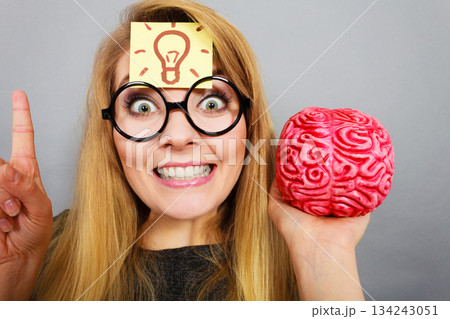 Weird woman holding brain having idea 134243051