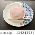 皿の上のいちご大福 134243534