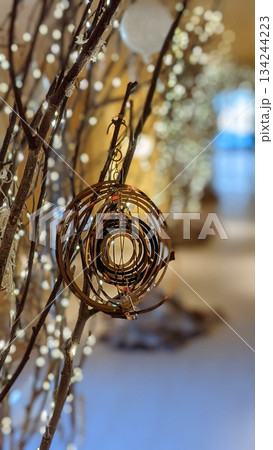 クリスマスツリーの飾り 134244223