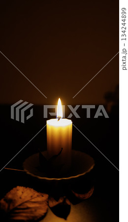 秋冬をイメージしたキャンドルの灯火 秋冬をイメージしたキャンドルの灯火 134244899