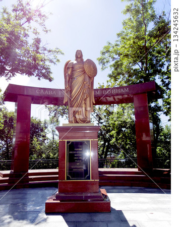 ロシア・ウラジオストクの公園の記念碑 134245632