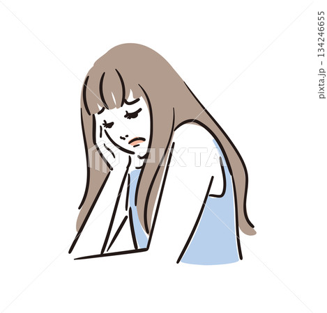落ち込んでいる若い女性 134246655