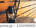 キャンプ場でのランタン 134246660