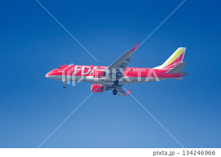 フジドリームエアラインズ(FDA)の旅客機エンブラエル170 134246966