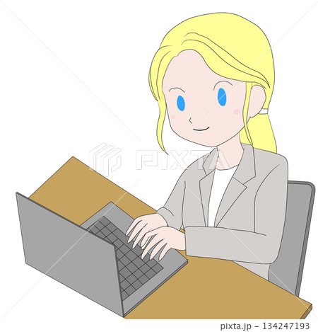 パソコンで作業する女性ビジネスパーソン・職場のイメージ 134247193