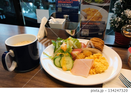 ホテルの朝食 ホテルの朝食 134247320