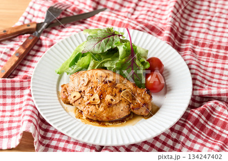 豚ロースのガーリックソテー 134247402