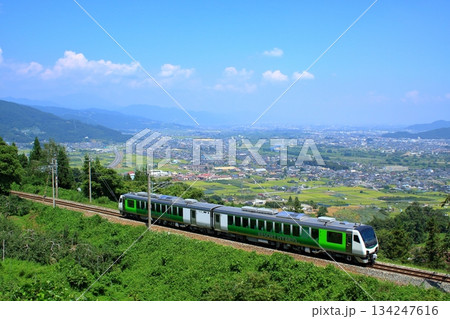 篠ノ井線を行く列車 篠ノ井線を行く列車 134247616