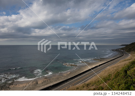 静岡県御前崎の海岸線と太平洋 134248452