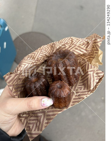 Caramelized on the outside with a soft, custardy center, canelé offers a perfect bite of rich vanilla and rum flavor wrapped in a beautifully crisp shell. Elegant, indulgent, and unforgettable. 134249290