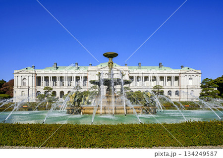 東京都　迎賓館（迎賓館赤坂離宮）　主庭からの風景　日本唯一のネオ・バロック様式による宮殿建築物 134249587