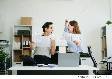 Those who work hard, win in the conference room new startup project 134249947