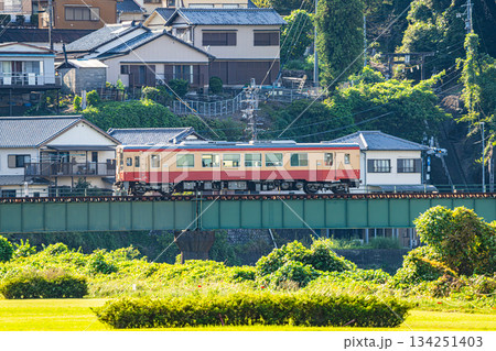 浜松市の天竜浜名湖鉄道の線路と街並み(静岡県) 浜松市の天竜浜名湖鉄道の線路と街並み(静岡県) 134251403